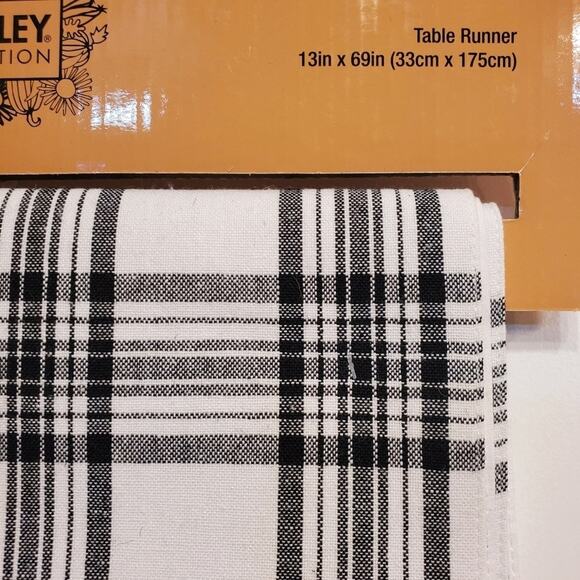 𝅺Robert Stanley Signature Collection Gingham Plaid Table Runner New with tags - Picture 2 of 2